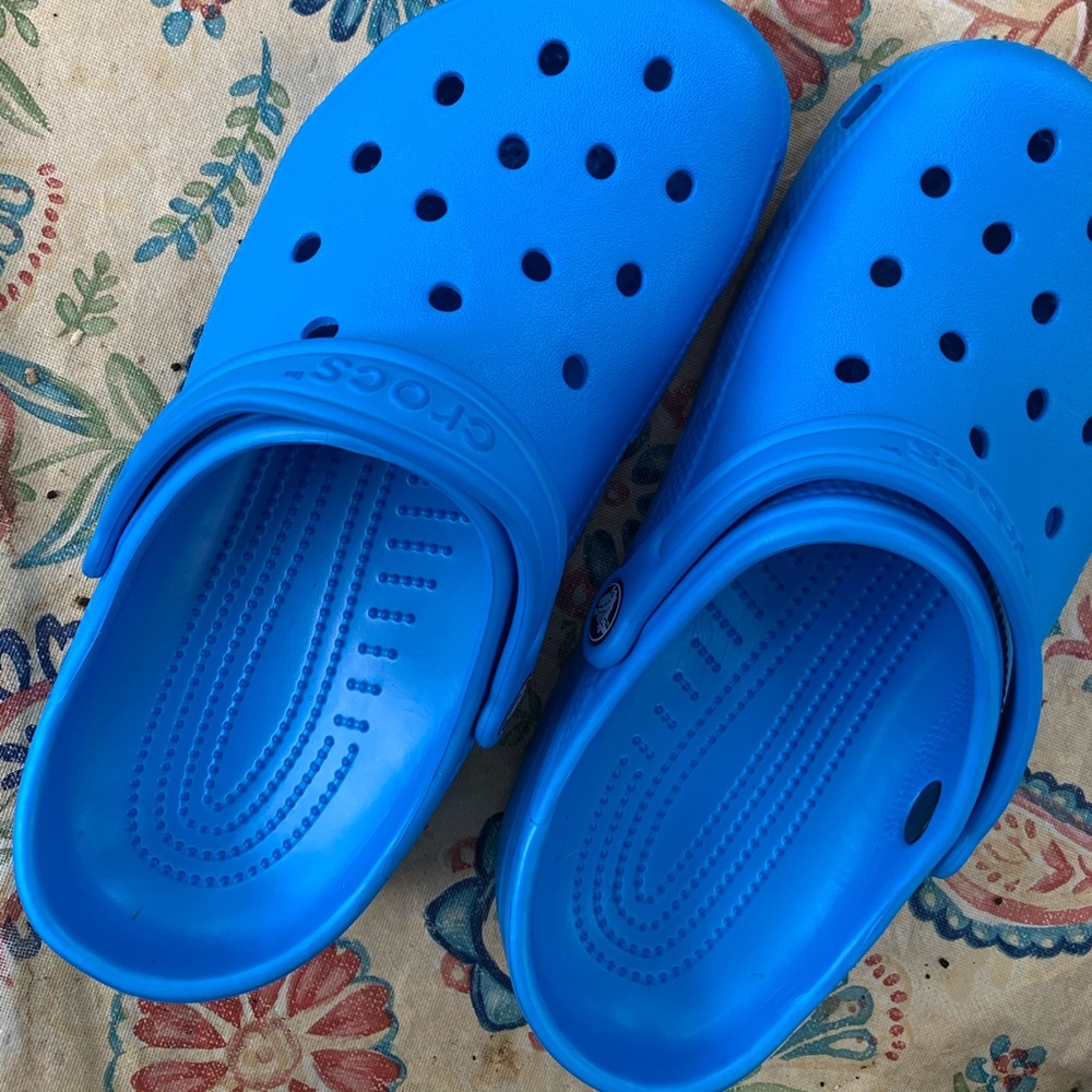NWOT BLUE CROCS